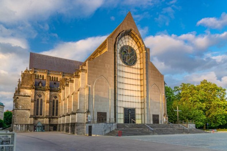 Cathédrale Notre-Dame-de-la-Treille, Lille. / © Shutterstock, Aliaksandr Antanovich.