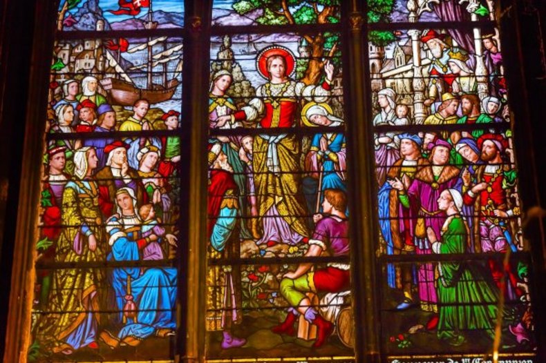 Sainte Marie-Madeleine Postel sur un vitrail de l'église Saint-Severin à Paris. / © Shutterstock, Bill Perry.