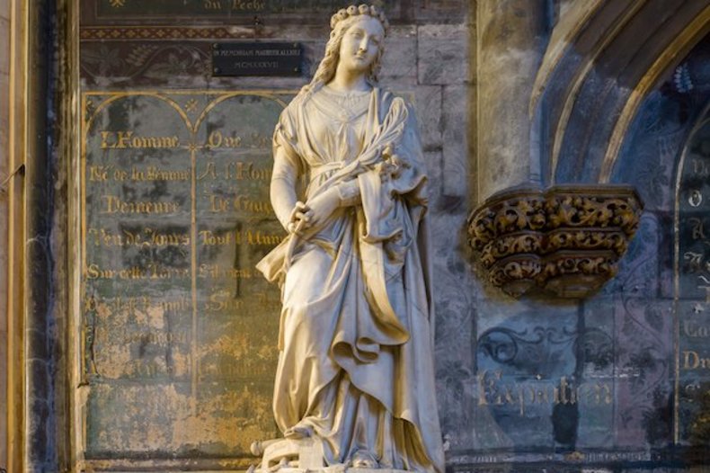 Statue de sainte Philomène à l'église Saint-Germain-l'Auxerrois de Paris. / © CC BY-SA 3.0, Wolfgang Moroder.