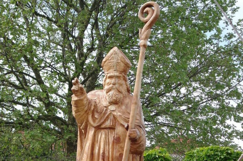 Sculpture du village de Saint-Avit dans la Drôme représentant le saint patron du village / © Gachepi, CC BY-SA 3.0, via Wikimedia Commons.
