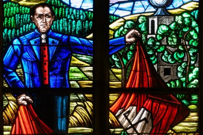 Un vitrail dédié à Franz Jägerstätter dans la chapelle de la Croix de l'Église votive à Vienne. / © Shutterstock, Adam Jan Figel.