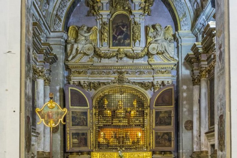 Basilique Sainte-Anne, Apt. / © Shutterstock, travelview.