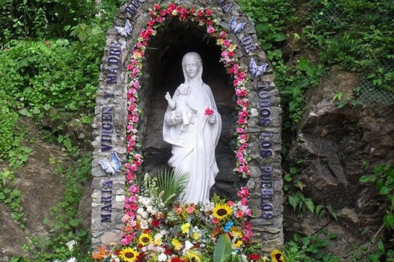 Oratoire et statue de la Vierge dans le sanctuaire de Betania, sur le lieu de l'apparition. CC BY-SA 4.0/RodolfoBarboza